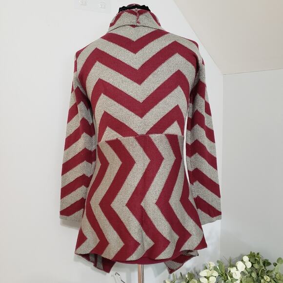 Red and Gray Chevron Open Knit Cardigan - Picture 3 of 11
